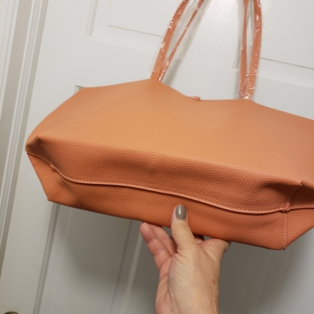 NWT Badgley MISCHKA Coral Vegan Leather Decoratuve Chain Tote Retail $139 Chic - Picture 6 of 9